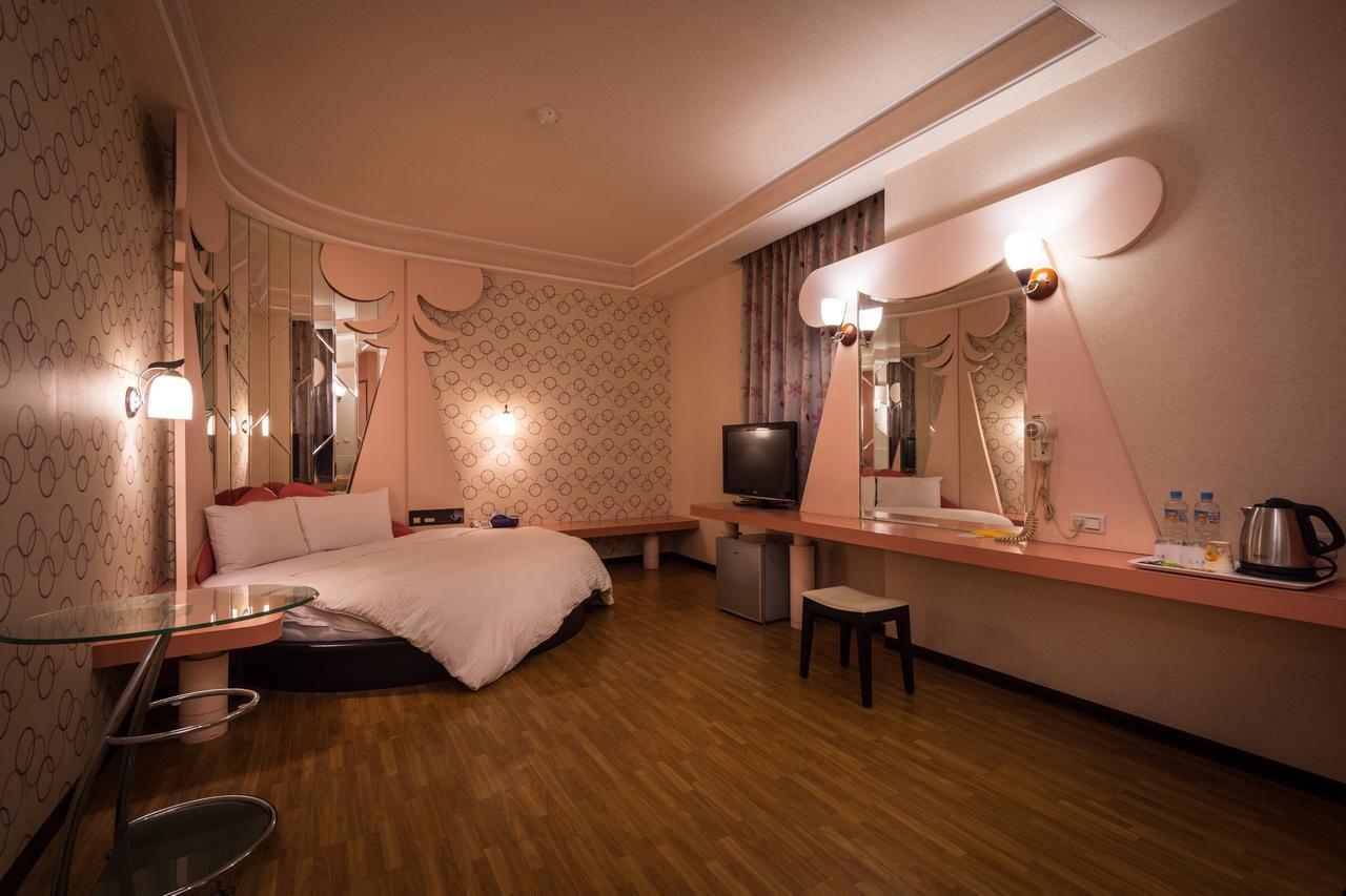 Golden Phoenix Hotel Kaohsiung Exterior photo